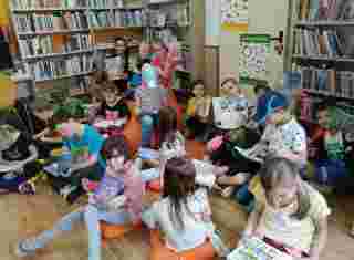 děti v knihovně
