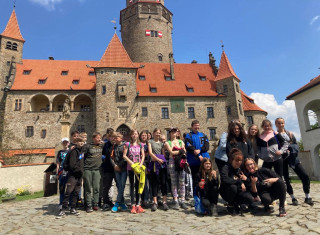 děti na hradě Bouzov