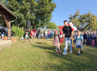 Zahájení na školní zahradě