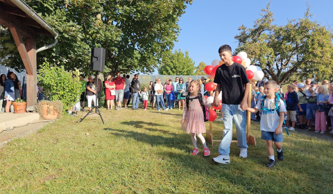 Zahájení na školní zahradě