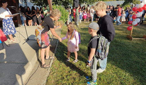 Zahájení na školní zahradě