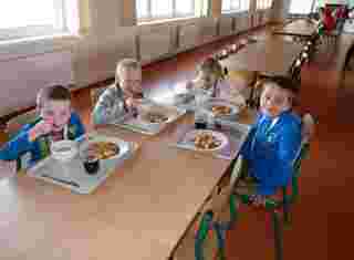 Děti, které obědvají